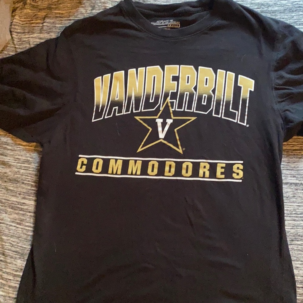 Like new 100% Cotton Men’s Medium tee
